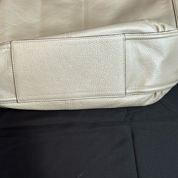 Coach Elegant Cream Leather Tote Bag - Picture 6 of 10